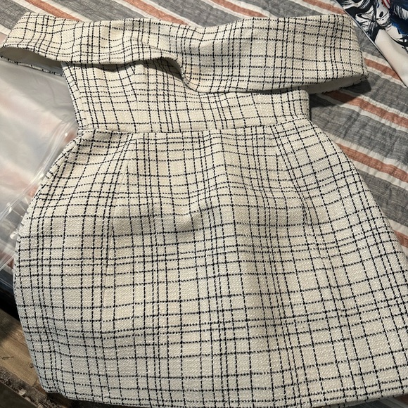 Off-Shoulder White Plaid Dress - Picture 9 of 9